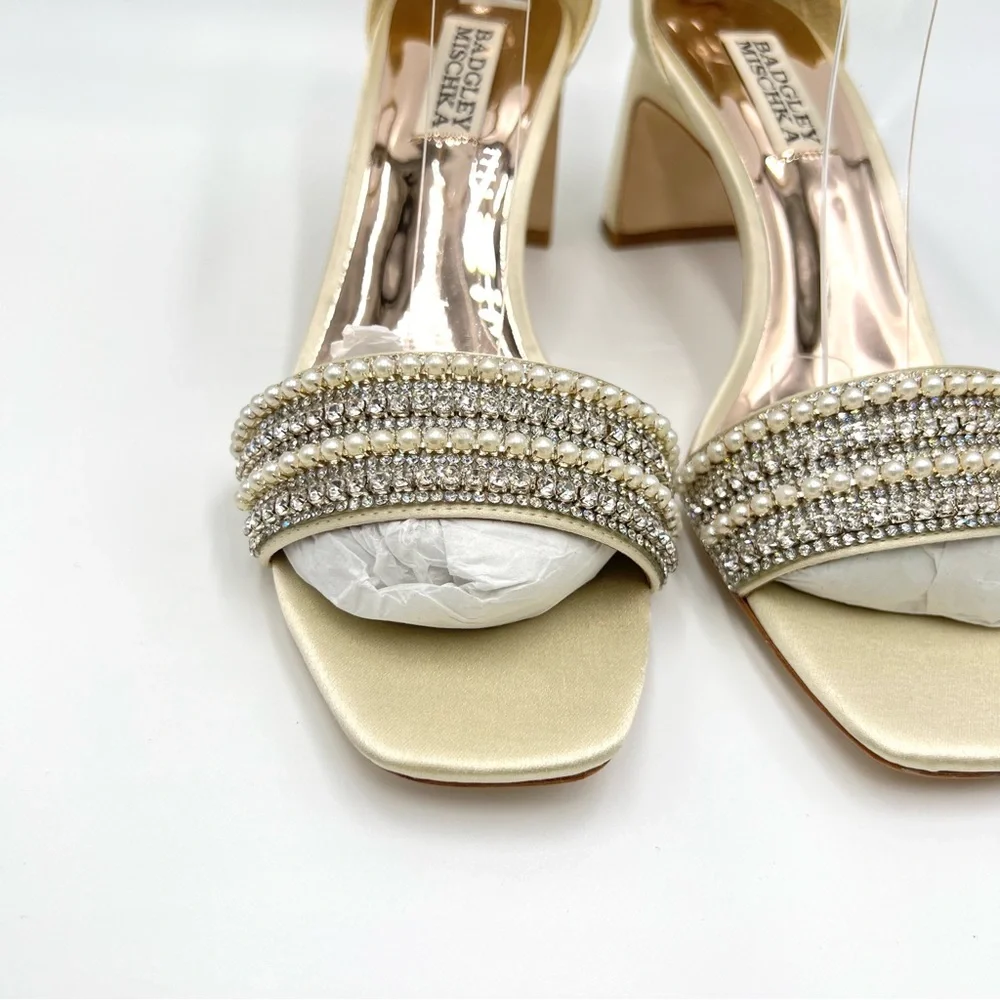 Badgley Mischka Size 6.5 Kameryn‎ Ivory Satin Jeweled Dress Sandals Heels Shoes